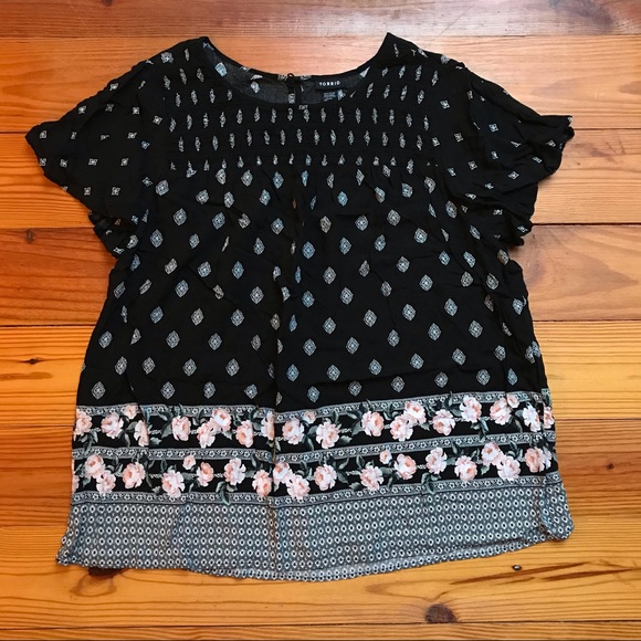 Torrid Black White Short Sleeve Blouse, EUC, 2 - Picture 3 of 12